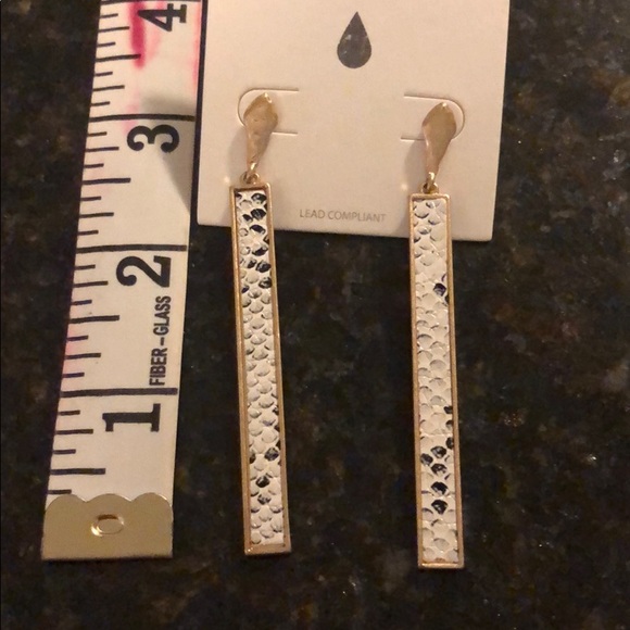 Faux Snake Print Bar Earrings - Picture 2 of 3